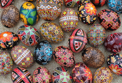 L'arte di decorare le uova di Pasqua nell'Est Europa 