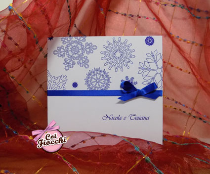 partecipazioni di nozze natalizie per chi si sposa a Dicembre-cristalli di neve blu