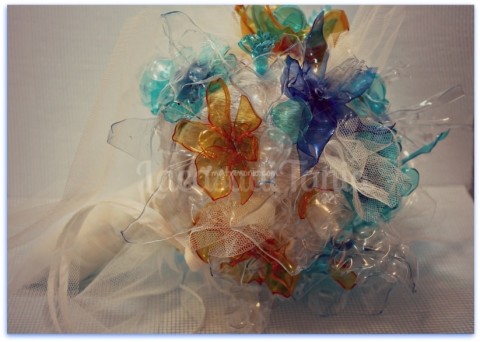  Bouquet-da-sposa-originali-in plastica recuperata