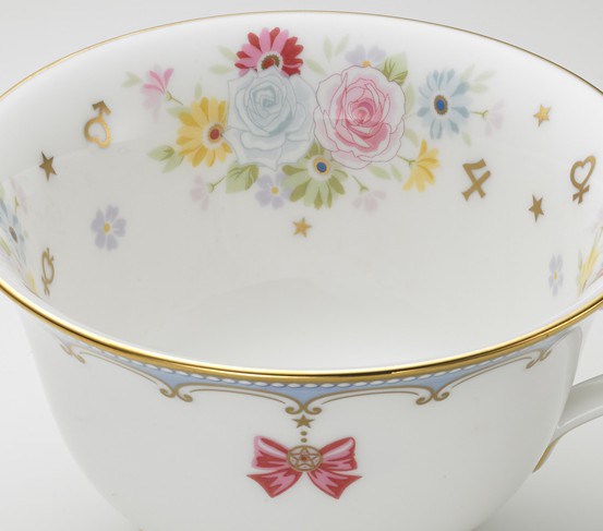 Un regalo di nozze originale? Le ceramiche di Sailor Moon particolare tazza