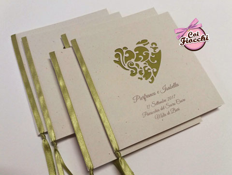 libretto messa nozze in carta naturale con cuore intagliato e raso verde
