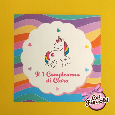 Invito primo compleanno bimba coloratissimo con arcobaleno e unicorno.