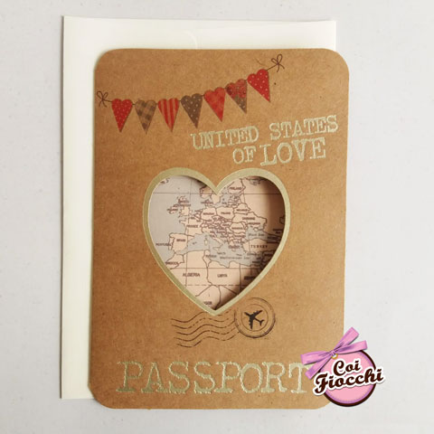 partecipazione-nozze a tema viaggio con cuore centrale formato passaporto