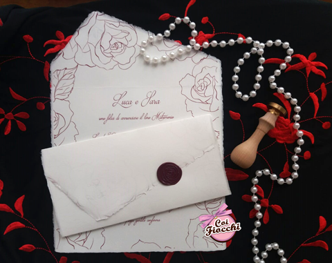 partecipazione matrimonio carta amalfitana con sigillo ceralacca a forma di rosa