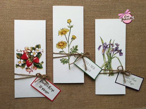 Partecipazioni rustiche con fiori di campo: margherite, iris e fragole.