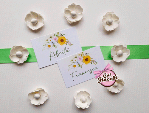 segnaposti in cartoncino semplici con fiori assortiti