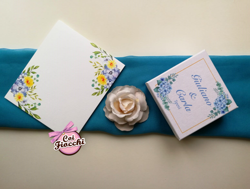 scatolina portaconfetti personalizzata con fiori per matrimonio