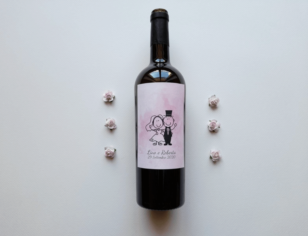 etichetta adesiva con disegno sposi stilizzato per personalizzare la bottiglia di vino