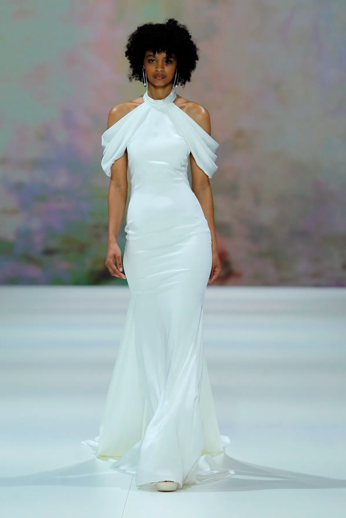 Abito a sirena con scollo all'americana di Marchesa per Pronovias