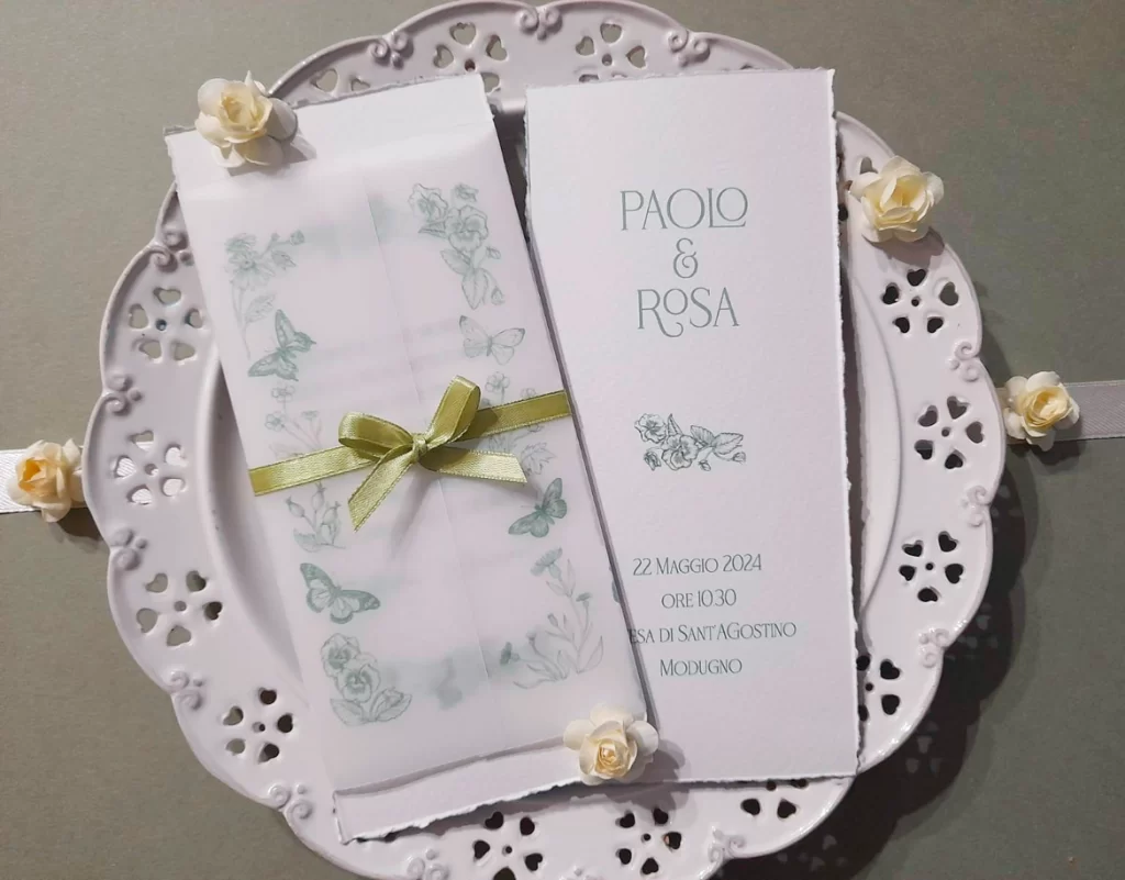 partecipazione matrimonio verde con farfalle disegnate carta amalfi e traslucida