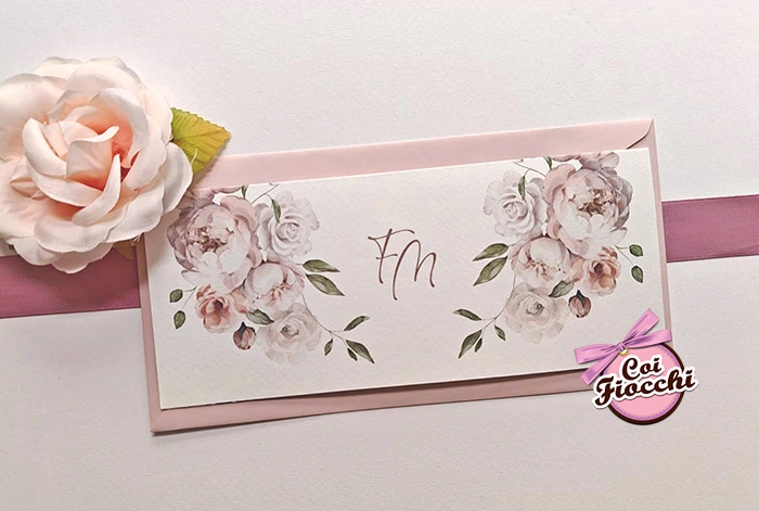 invito matrimonio con iniziali sposi con rose vintage