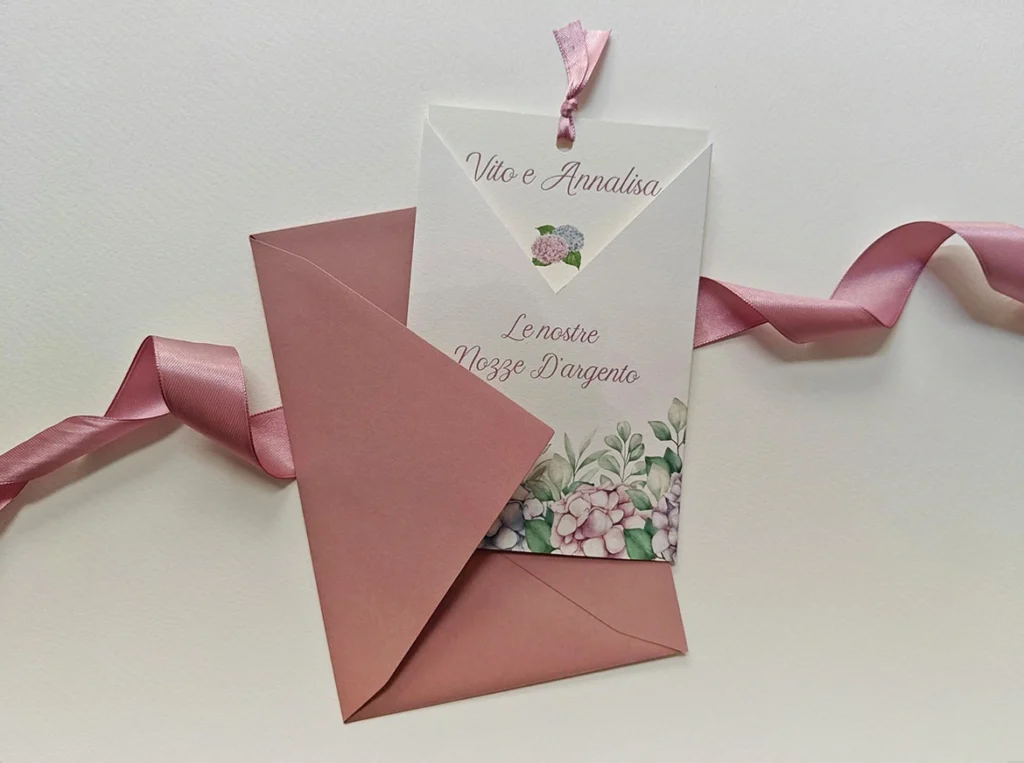 invito 25 anniversario romantico toni rosa e fiori